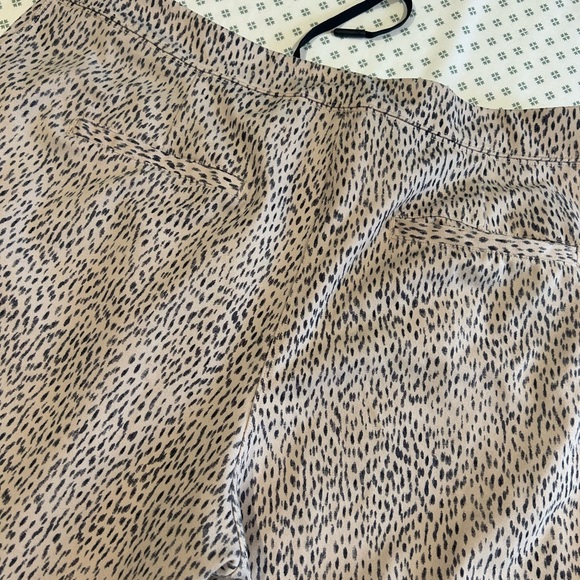 Lululemon cream and black tar cheetah cropped stretch trouser. - Picture 4 of 5